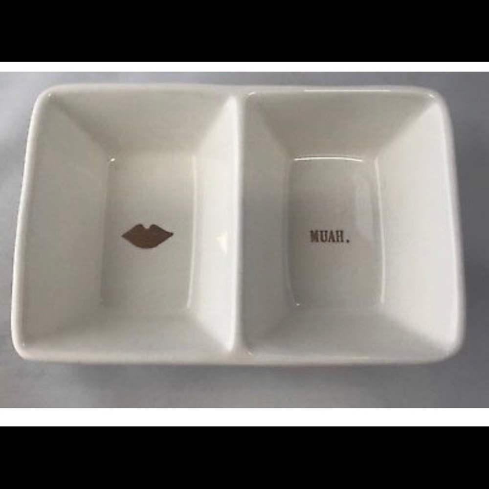 Rae Dunn Ceramic Muah 💋 Lips jewelry plate